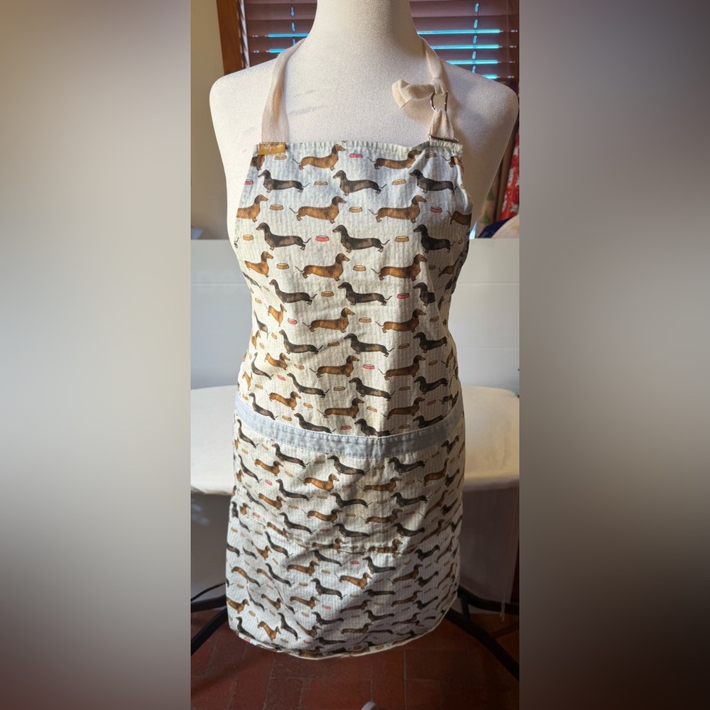 MILLIE GREEN  Dauchshund Kitchen Apron Excellent Condition